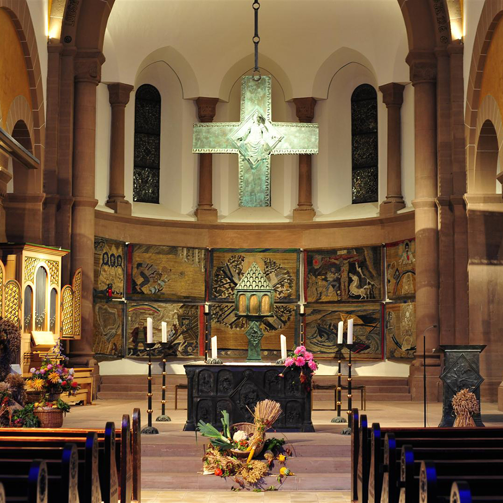 Farbkonzept und Mitarbeit beim Beleuchtungskonzept einer Kirche